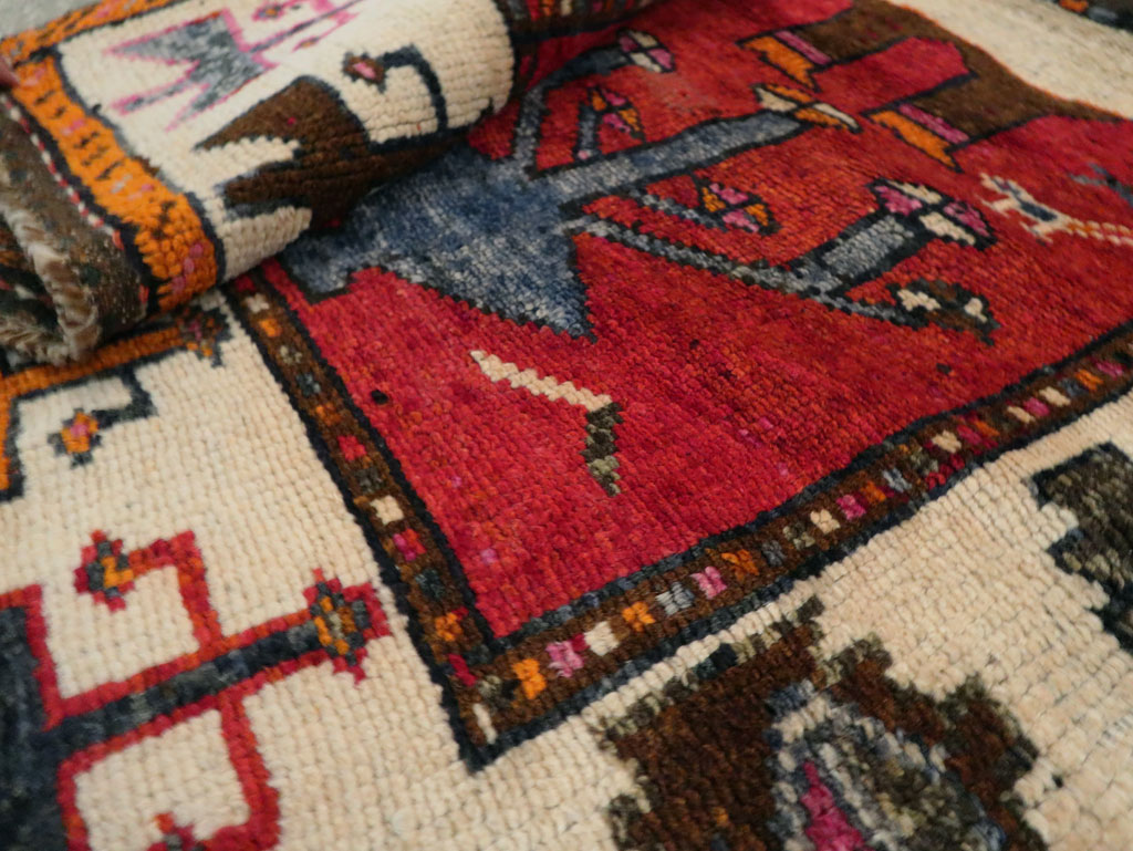 Vintage Persian Pictorial Bakhtiari Rug, No.29188 - Gss