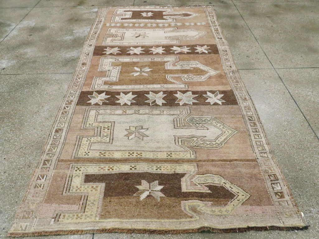 Vintage Anatolian Gallery Carpet, No.29221 - Gss