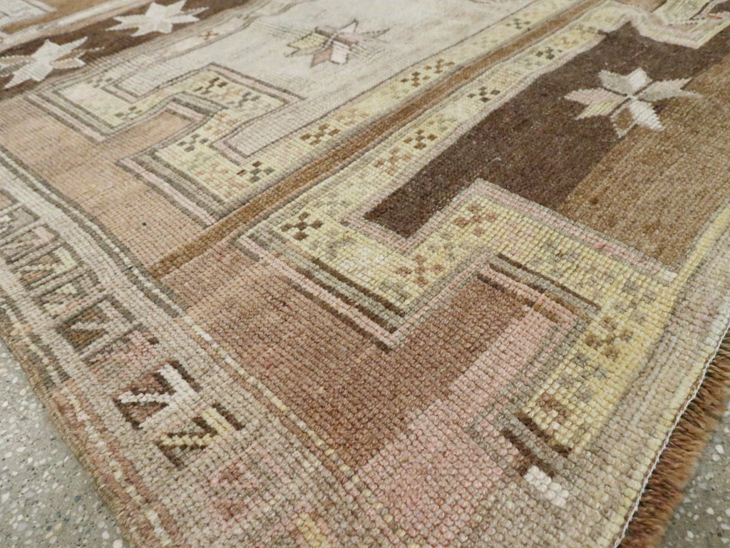 Vintage Anatolian Gallery Carpet, No.29221 - Gss