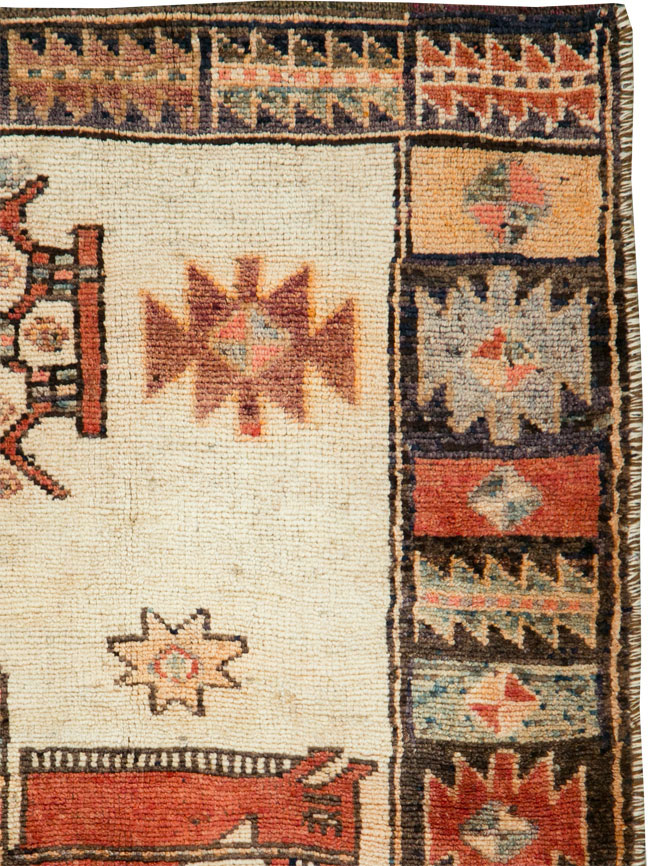 Vintage Persian Pictorial Bakhtiari Rug, No.29508 - Gss