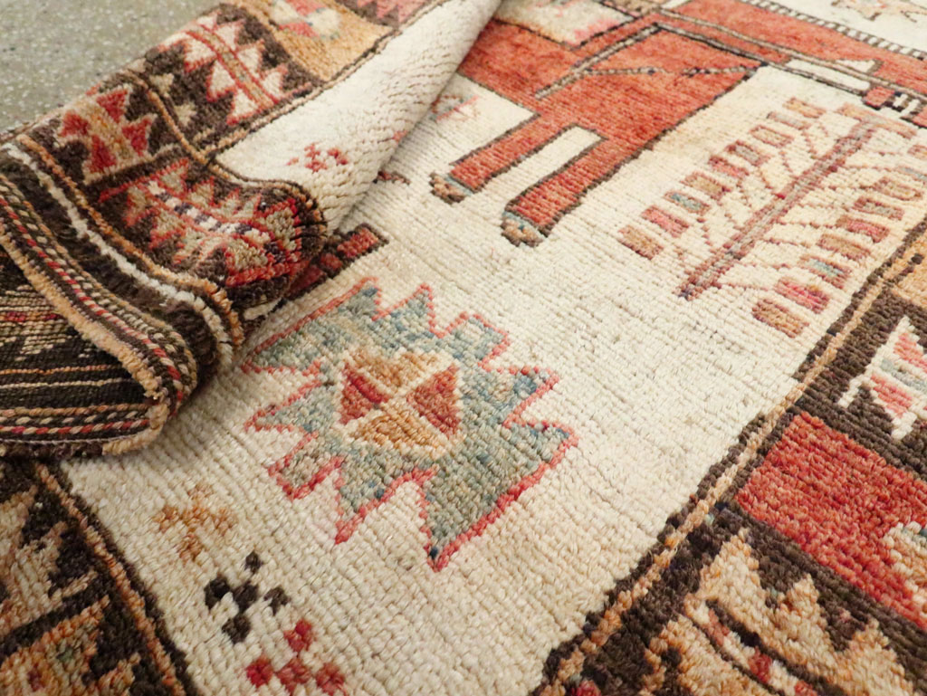 Vintage Persian Pictorial Bakhtiari Rug, No.29508 - Gss