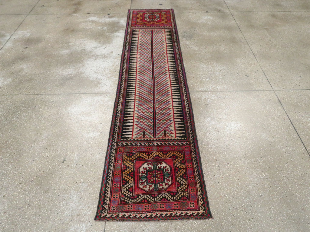 Vitnage Persian Baluch Runner, No.29597 - Gss