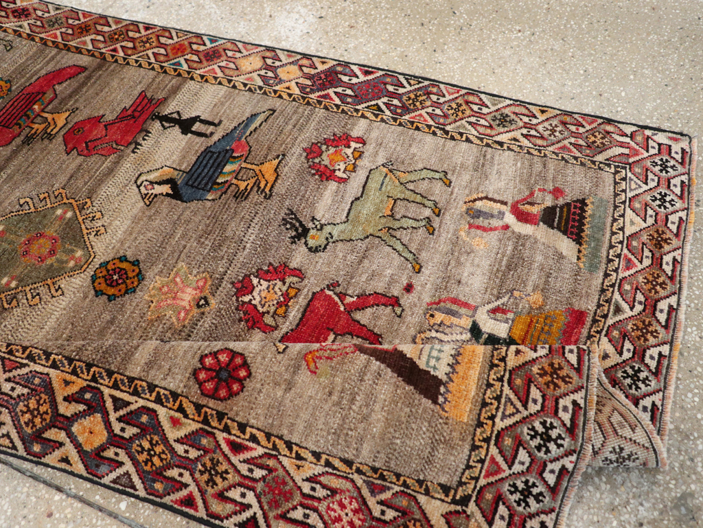 Vintage Persian Pictorial Shiraz Rug, No.29605 - Gss