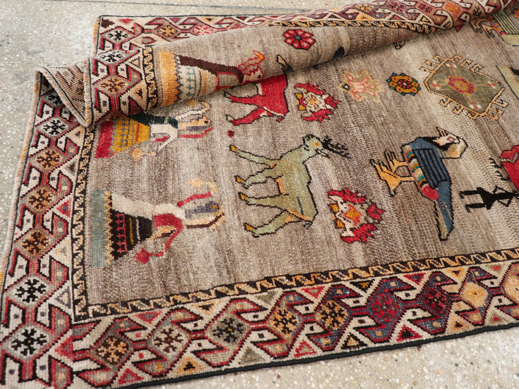 Vintage Persian Pictorial Shiraz Rug, No.29605 - Gss