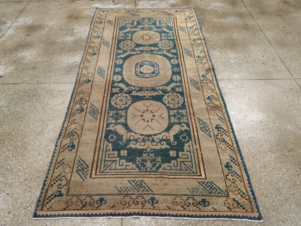 Antique East Turkestan Khotan Gallery Rug, No.29647 - Gss