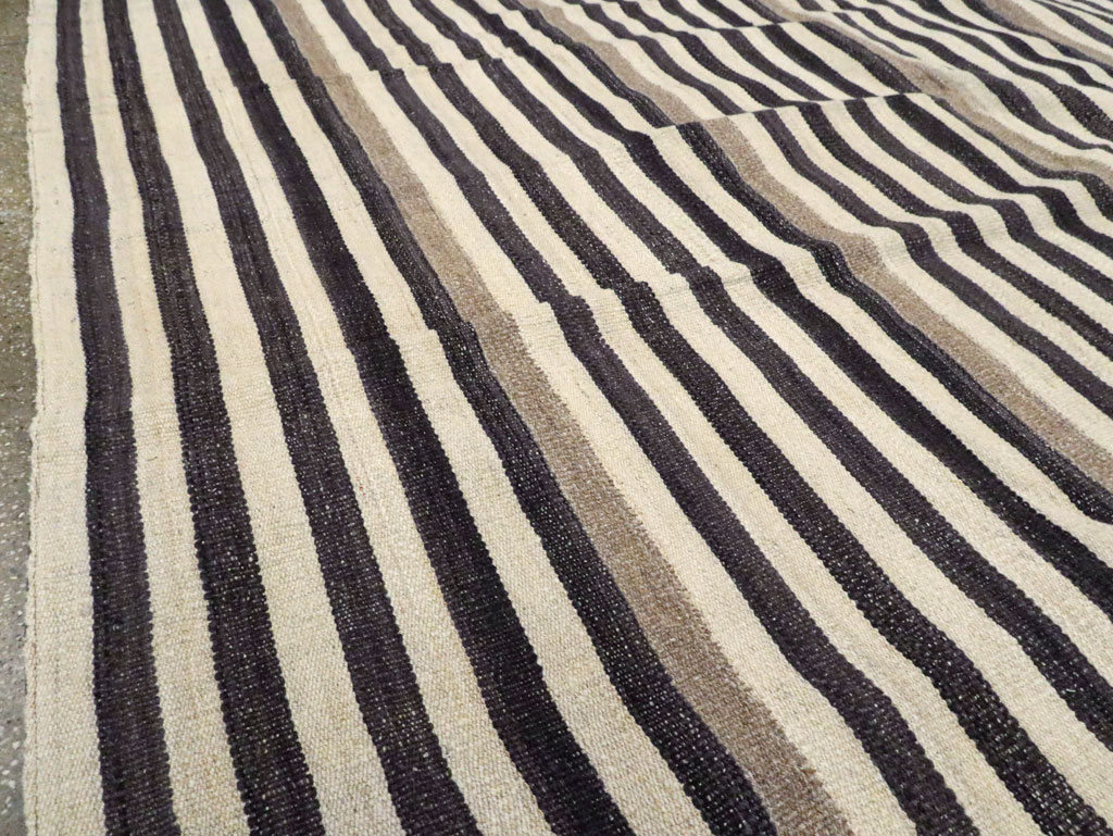 Modern Persian Flatweave Kilim Room Size Carpet, No.29722 - Gss