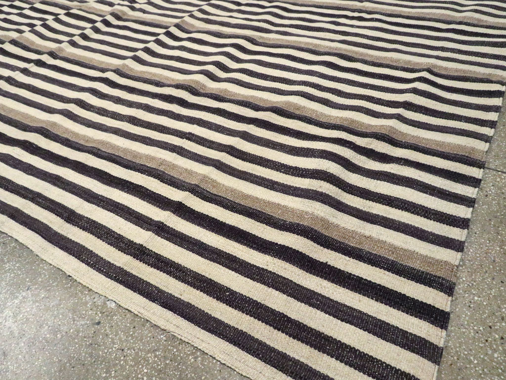 Modern Turkish Flatweave Kilim Room Size Carpet, No.29722 - Gss