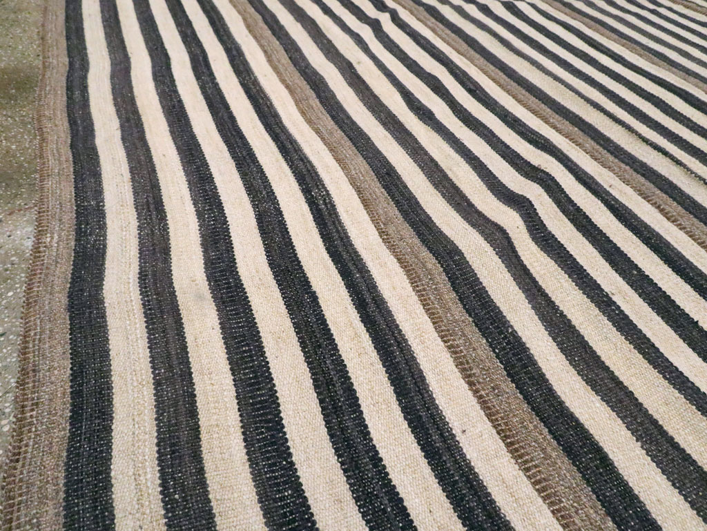 Modern Turkish Flatweave Kilim Room Size Carpet, No.29727 - Gss