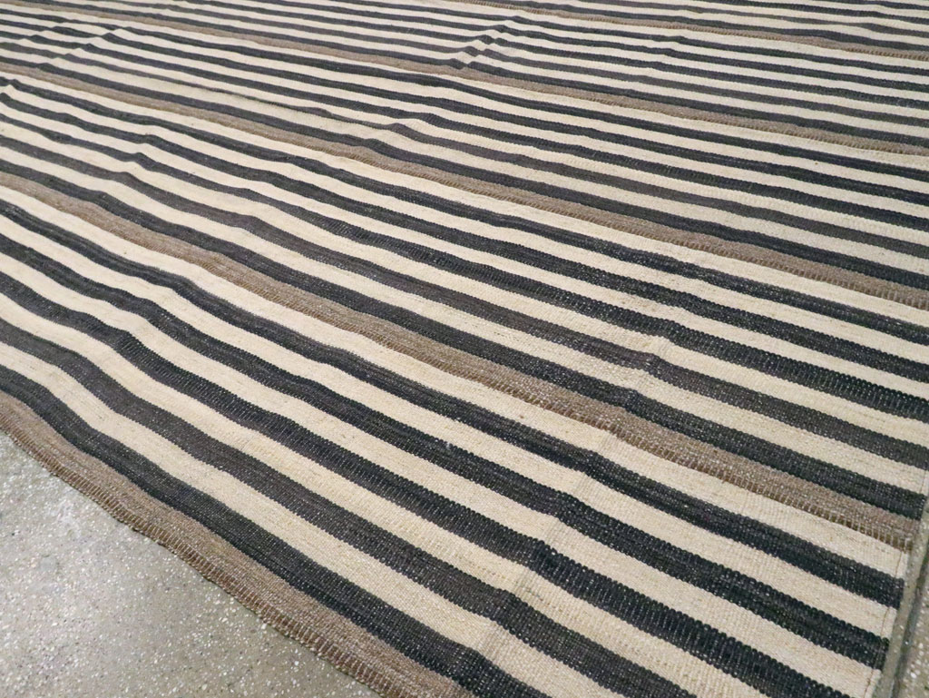 Modern Turkish Flatweave Kilim Room Size Carpet, No.29727 - Gss