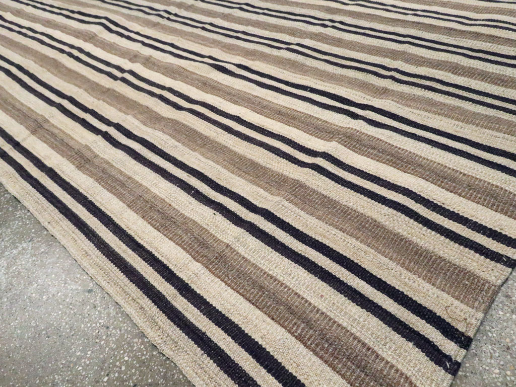 Modern Turkish Flatweave Kilim Room Size Carpet, No.29789 - Gss