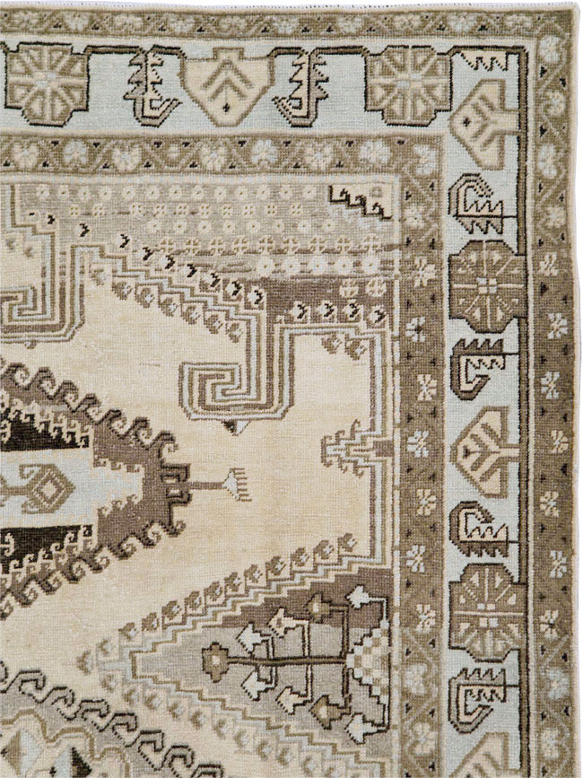 Vintage Persian Veece Accent Carpet, No.29839 - Gss