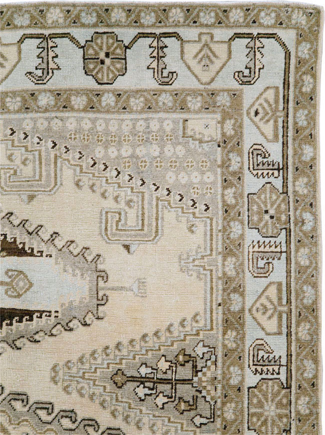 Vintage Persian Veece Accent Carpet, No.29839 - Gss
