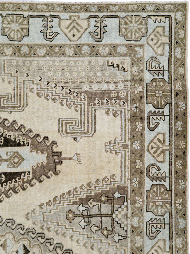 Vintage Persian Veece Accent Carpet, No.29839 - Gss