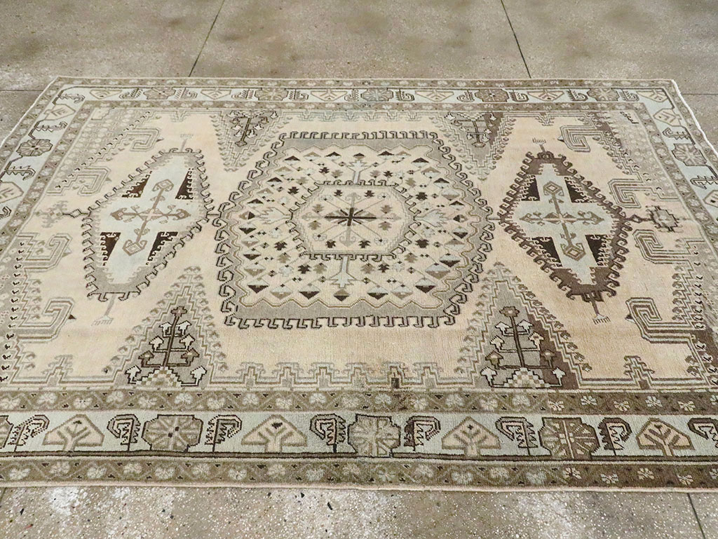 Vintage Persian Veece Accent Carpet, No.29839 - Gss