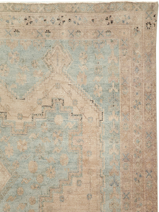 Vintage Persian Shiraz Accent Rug, No.29873 - Gss