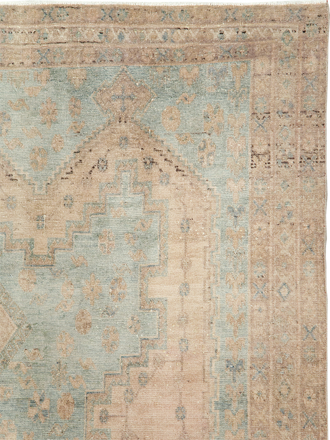 Vintage Persian Shiraz Accent Rug, No.29873 - Gss