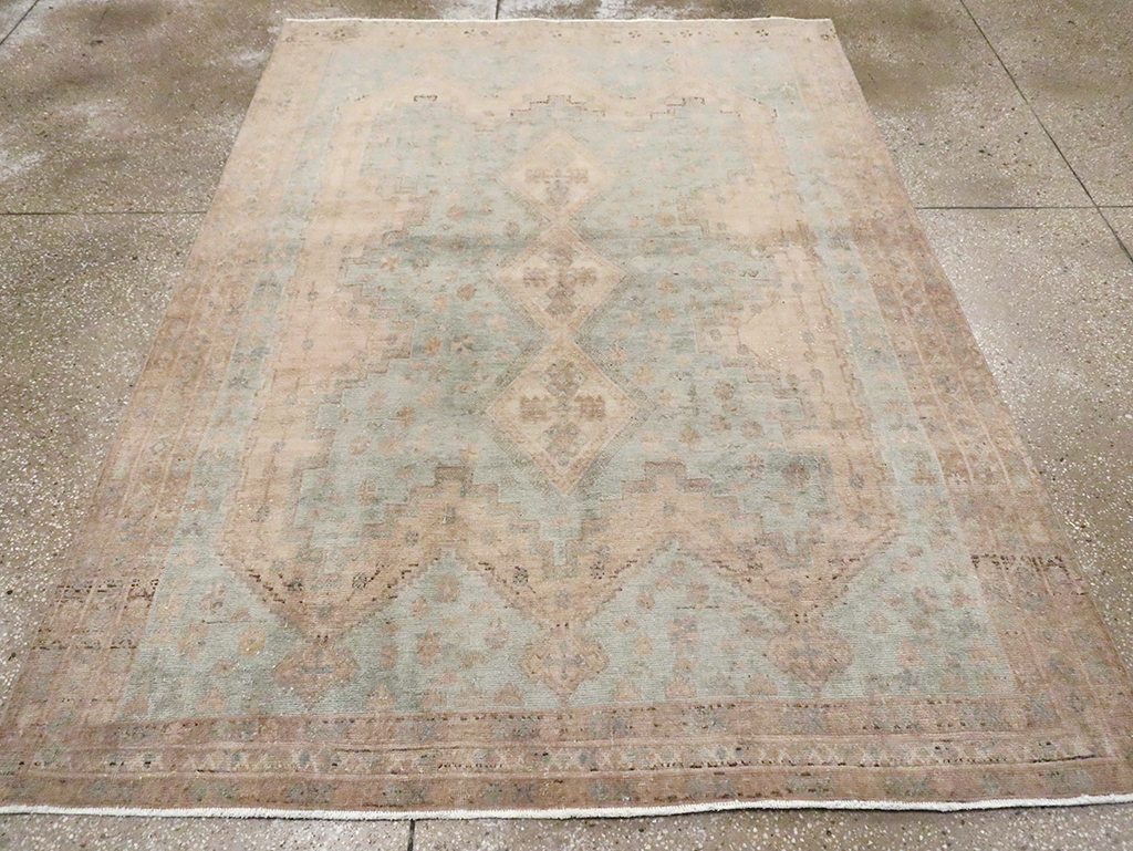 Vintage Persian Shiraz Accent Rug, No.29873 - Gss