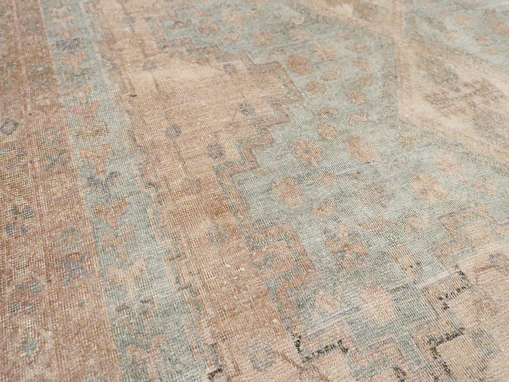 Vintage Persian Shiraz Accent Rug, No.29873 - Gss