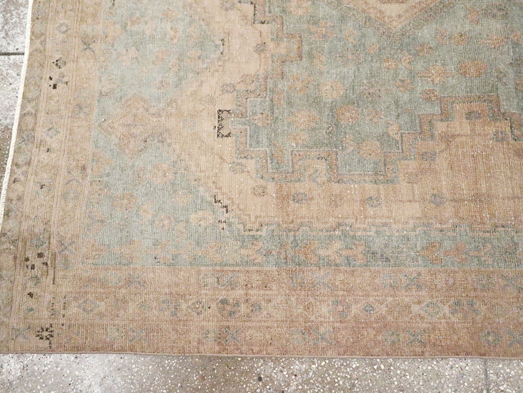 Vintage Persian Shiraz Accent Rug, No.29873 - Gss