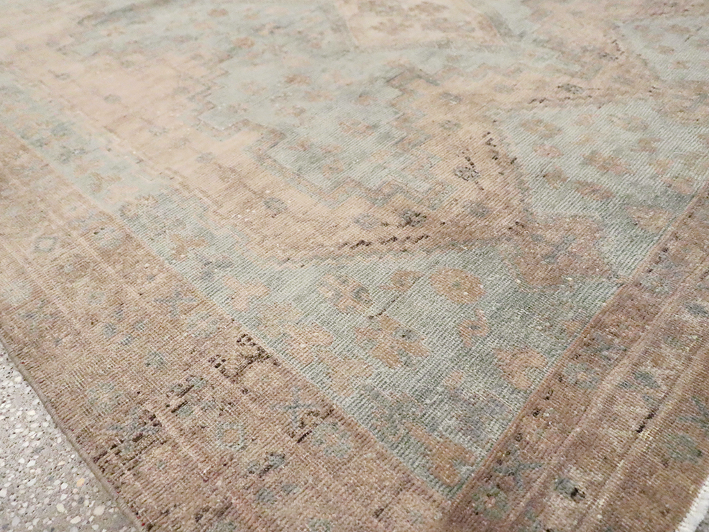 Vintage Persian Shiraz Accent Rug, No.29873 - Gss