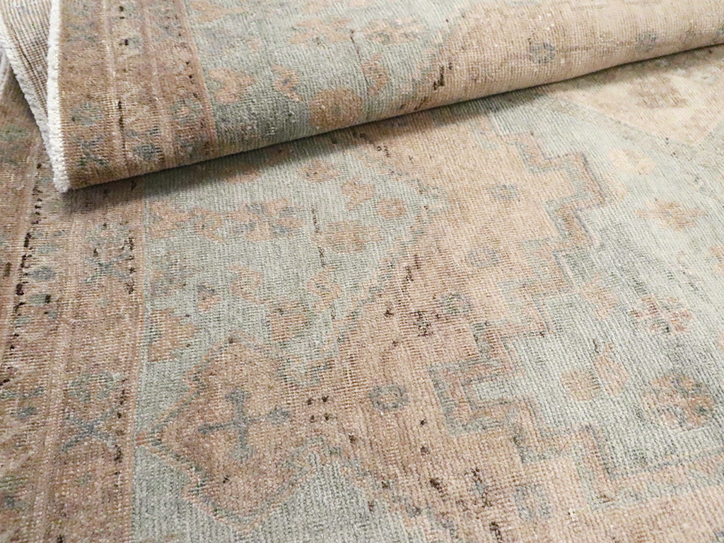 Vintage Persian Shiraz Accent Rug, No.29873 - Gss