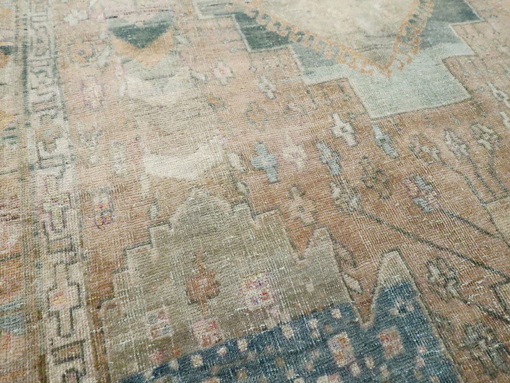 Vintage Persian Shiraz Throw Rug, No.29895 - Gss