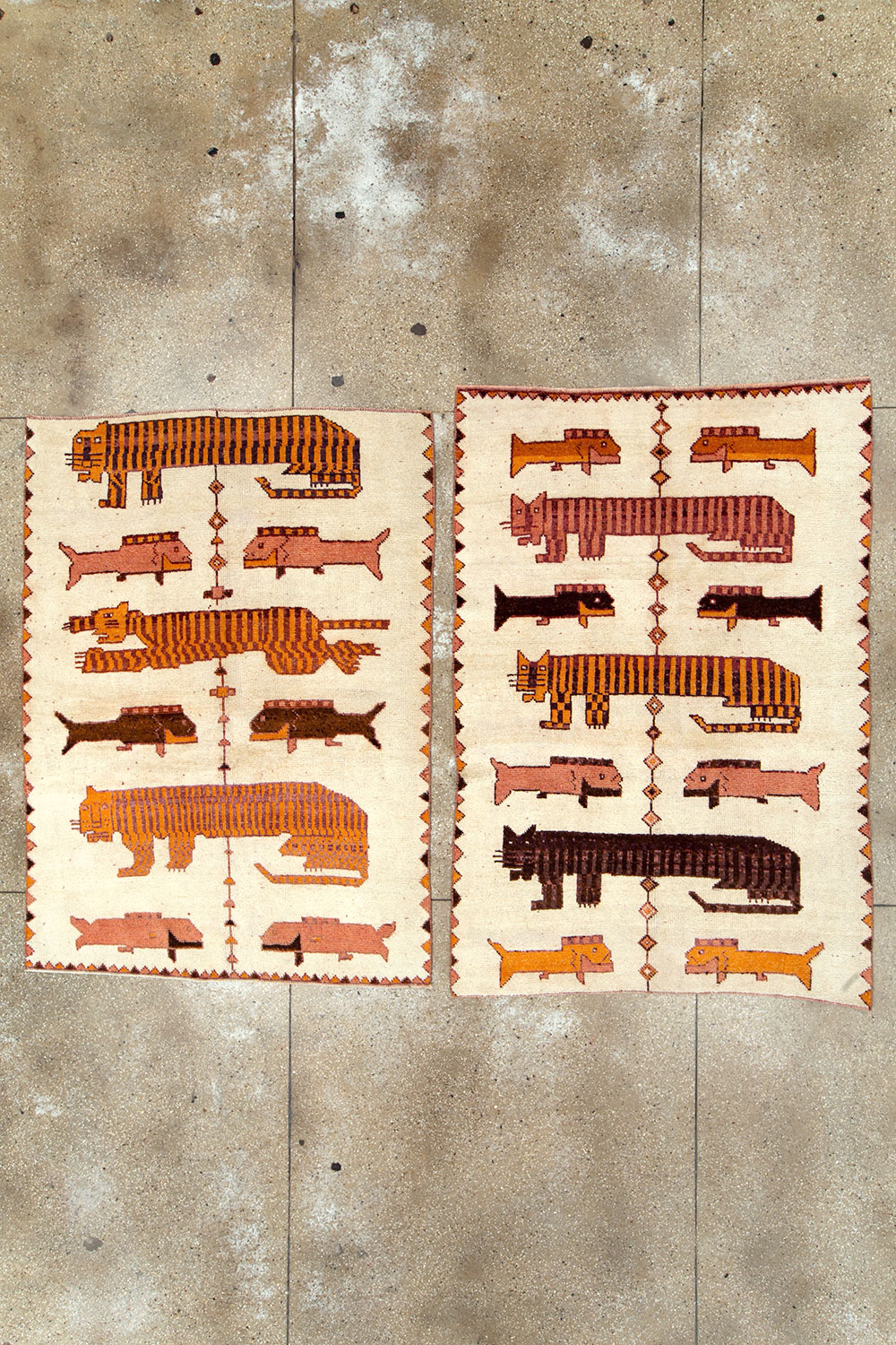 Vintage Persian Bakhtiari Pictorial Accent Rug (Pair: 2 of 2), No.30017 - Gss