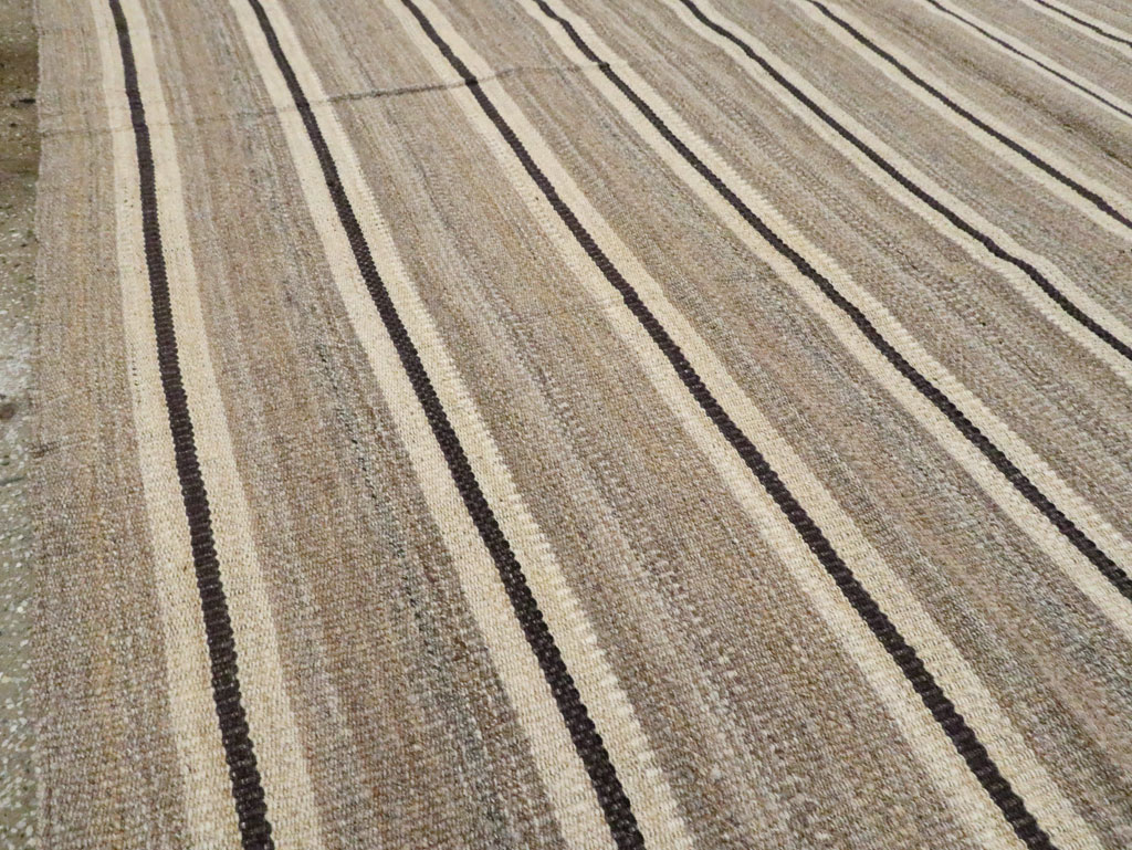 Modern Persian Flatweave Kilim Room Size Carpet, No.30024 - Gss