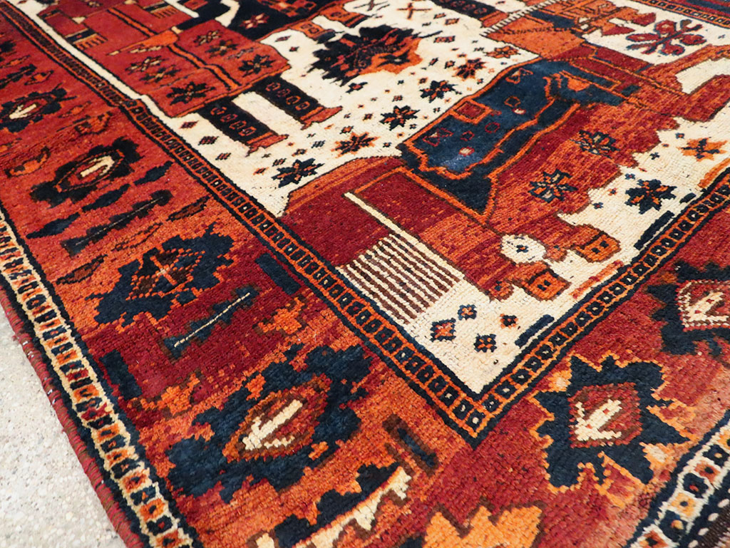Vintage Persian Pictorial Bakhtiari Rug, No.30029 - Gss