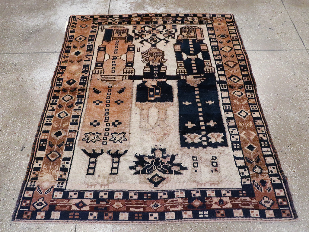 Vintage Persian Bakhtiari Rug, No.30032 - Gss