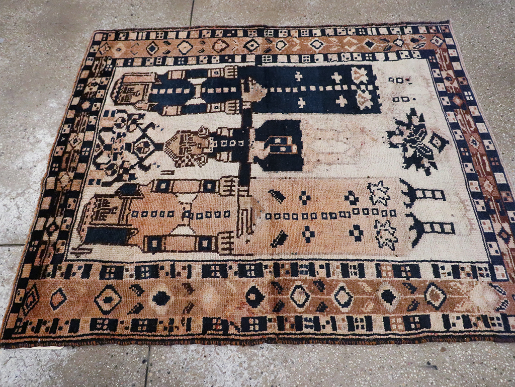 Vintage Persian Bakhtiari Rug, No.30032 - Gss