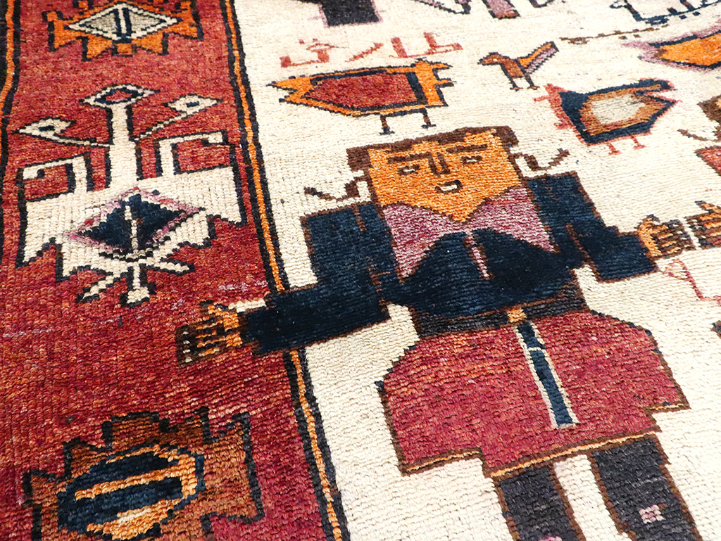 Vintage Persian Pictorial Bakhtiari Accent Rug, No.30036 - Gss