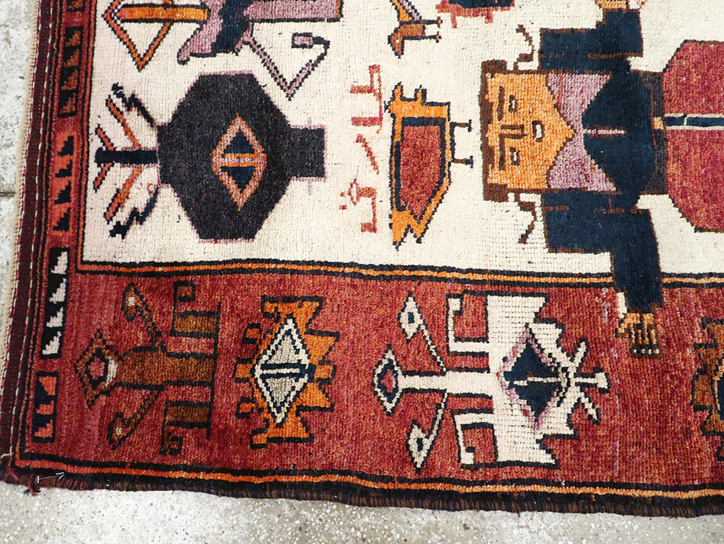 Vintage Persian Pictorial Bakhtiari Accent Rug, No.30036 - Gss