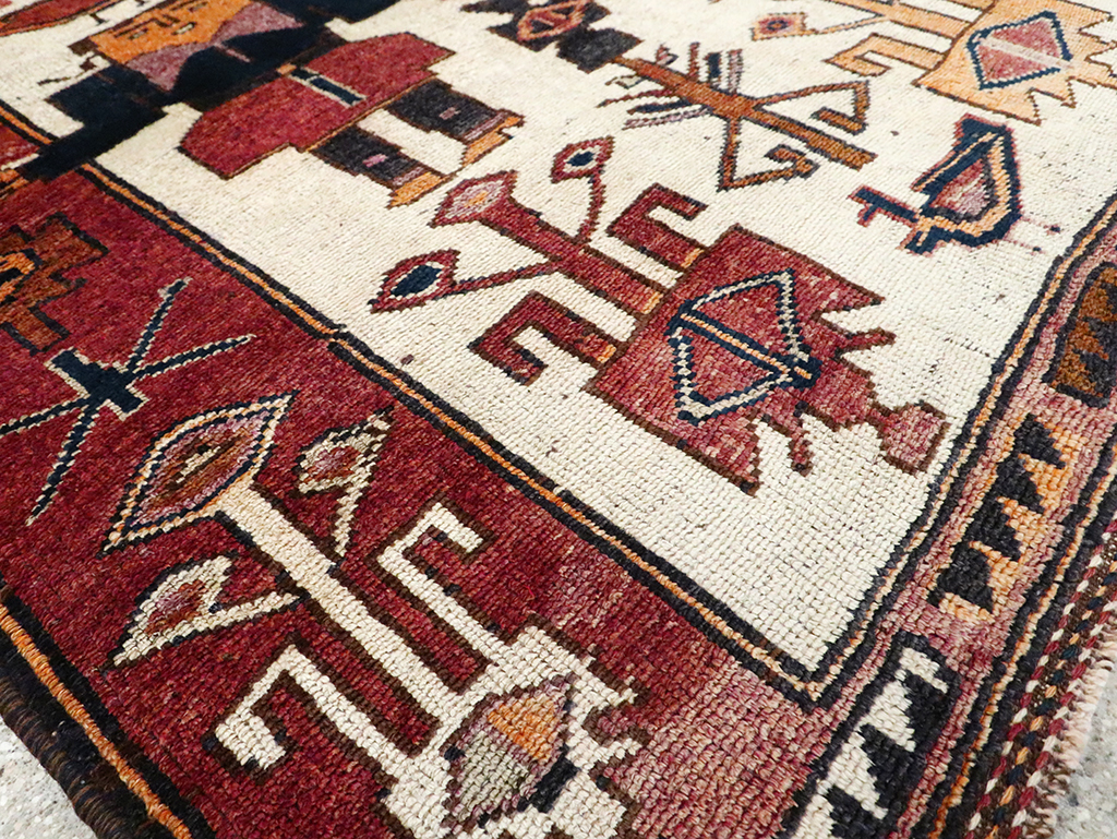 Vintage Persian Pictorial Bakhtiari Accent Rug, No.30036 - Gss