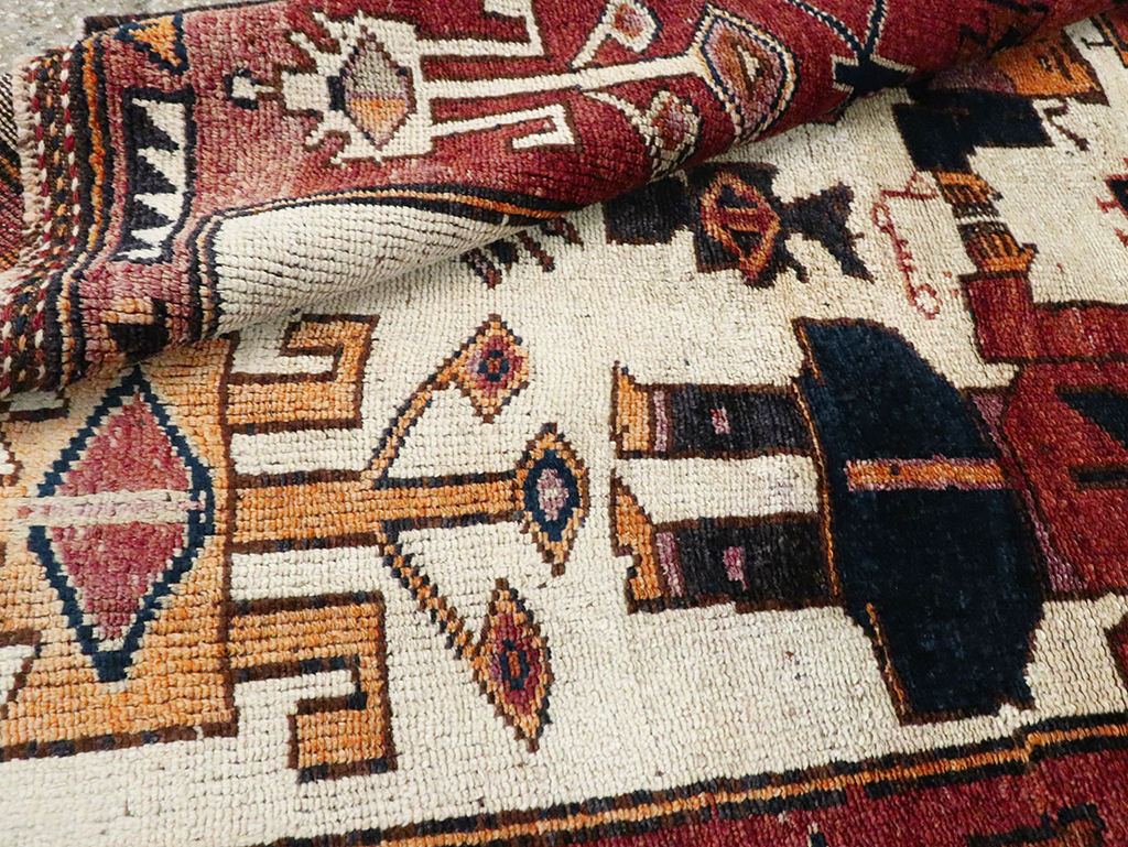 Vintage Persian Pictorial Bakhtiari Accent Rug, No.30036 - Gss