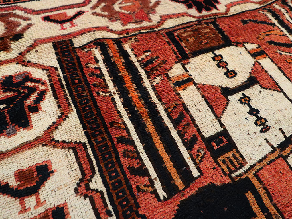 Vintage Persian Pictorial Bakhtiari Accent Rug, No.30144 - Gss