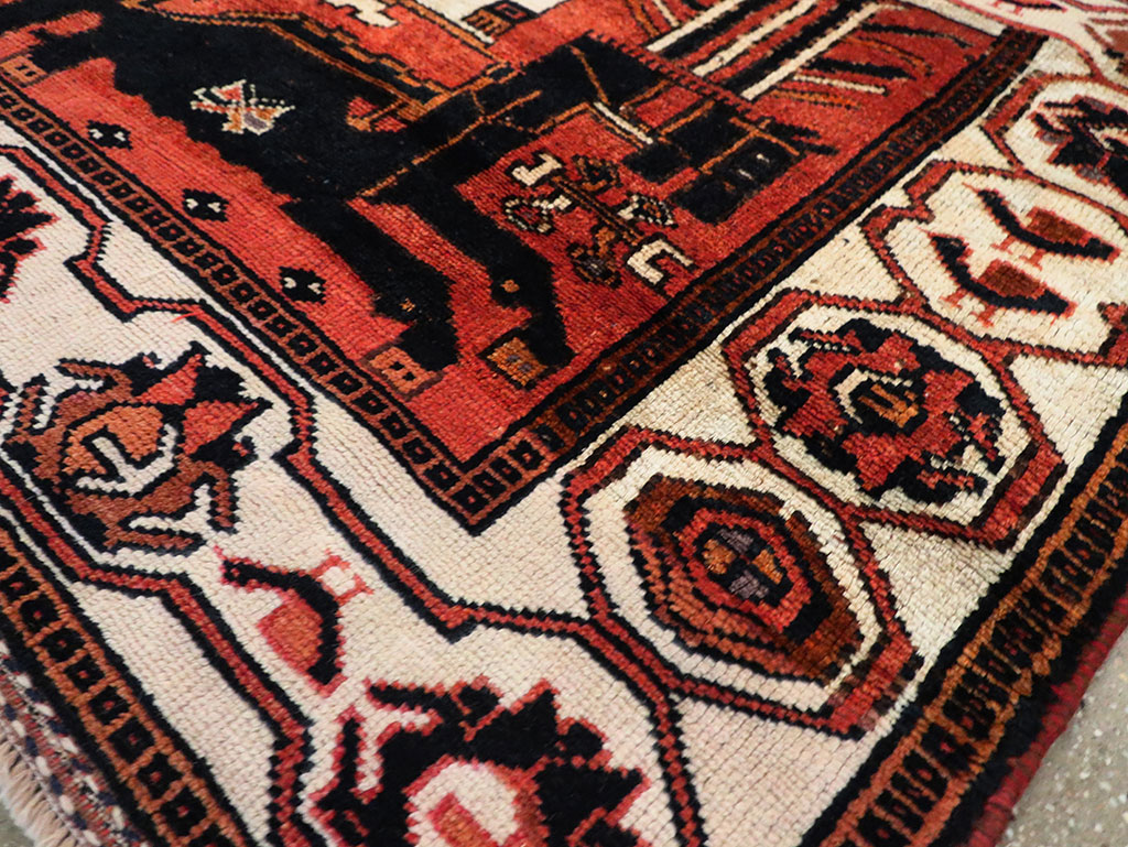 Vintage Persian Pictorial Bakhtiari Accent Rug, No.30144 - Gss