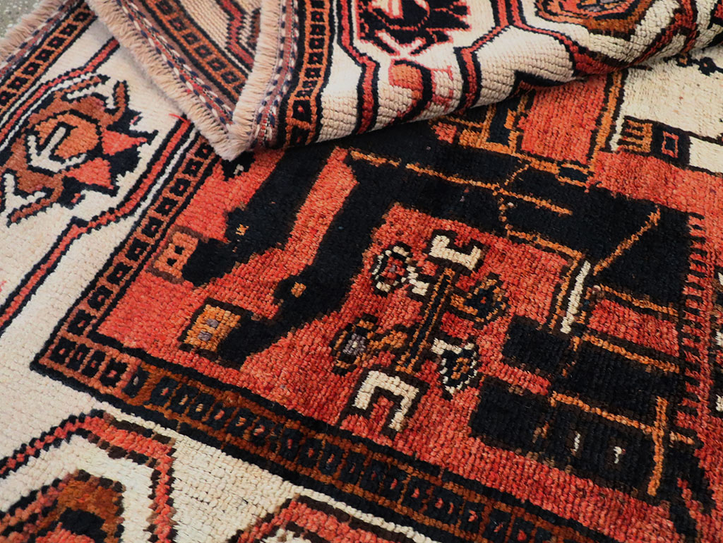 Vintage Persian Pictorial Bakhtiari Accent Rug, No.30144 - Gss