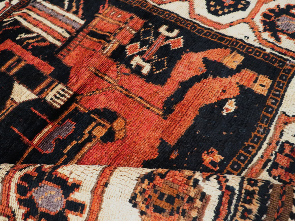 Vintage Persian Pictorial Bakhtiari Accent Rug, No.30146 - Gss