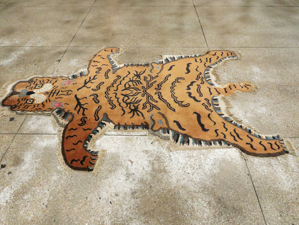 Vintage Pictorial Tibetan Rug, No.30210 - Gss