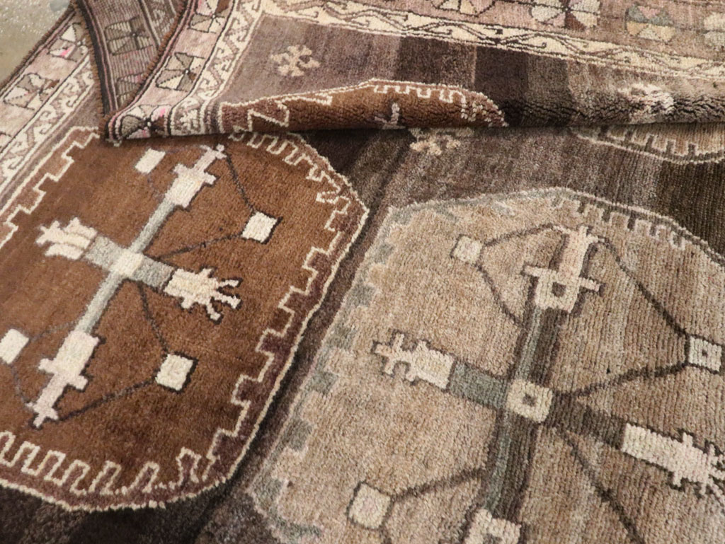 Vintage Turkish Anatolian Room Size Carpet, No.30278 - Gss