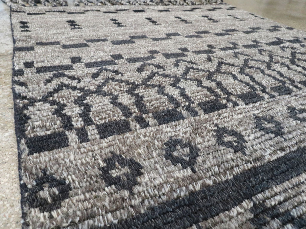 Contemporary Moroccan Inspired Accent Rug, No.30305 - Gss