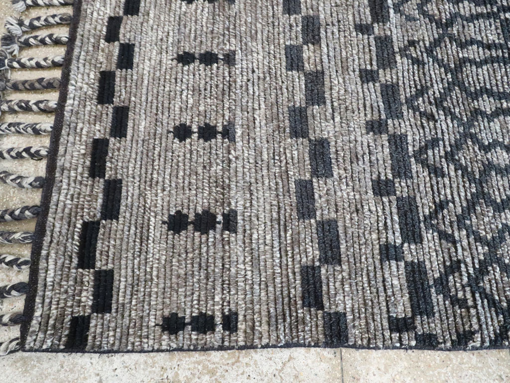 Contemporary Moroccan Inspired Accent Rug, No.30305 - Gss