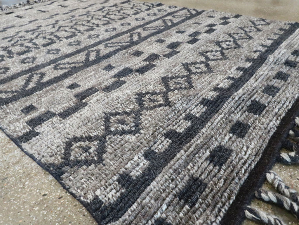 Contemporary Moroccan Inspired Accent Rug, No.30305 - Gss