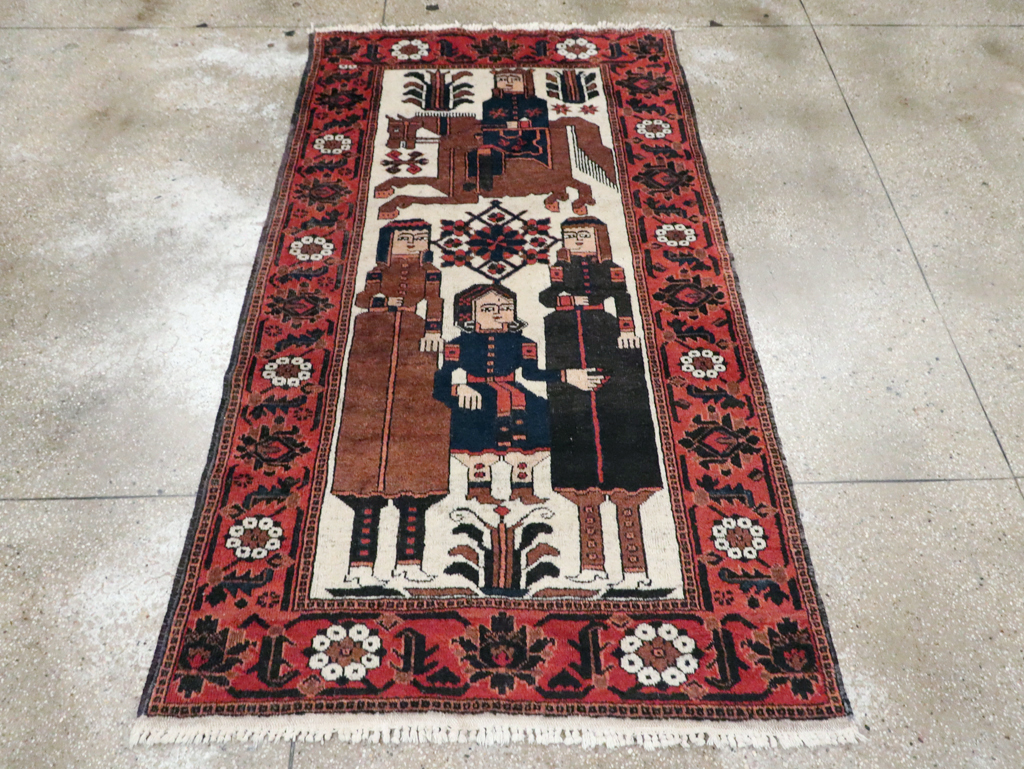 Vintage Pictorial Bakhtiari Rug, No.30427 - Gss