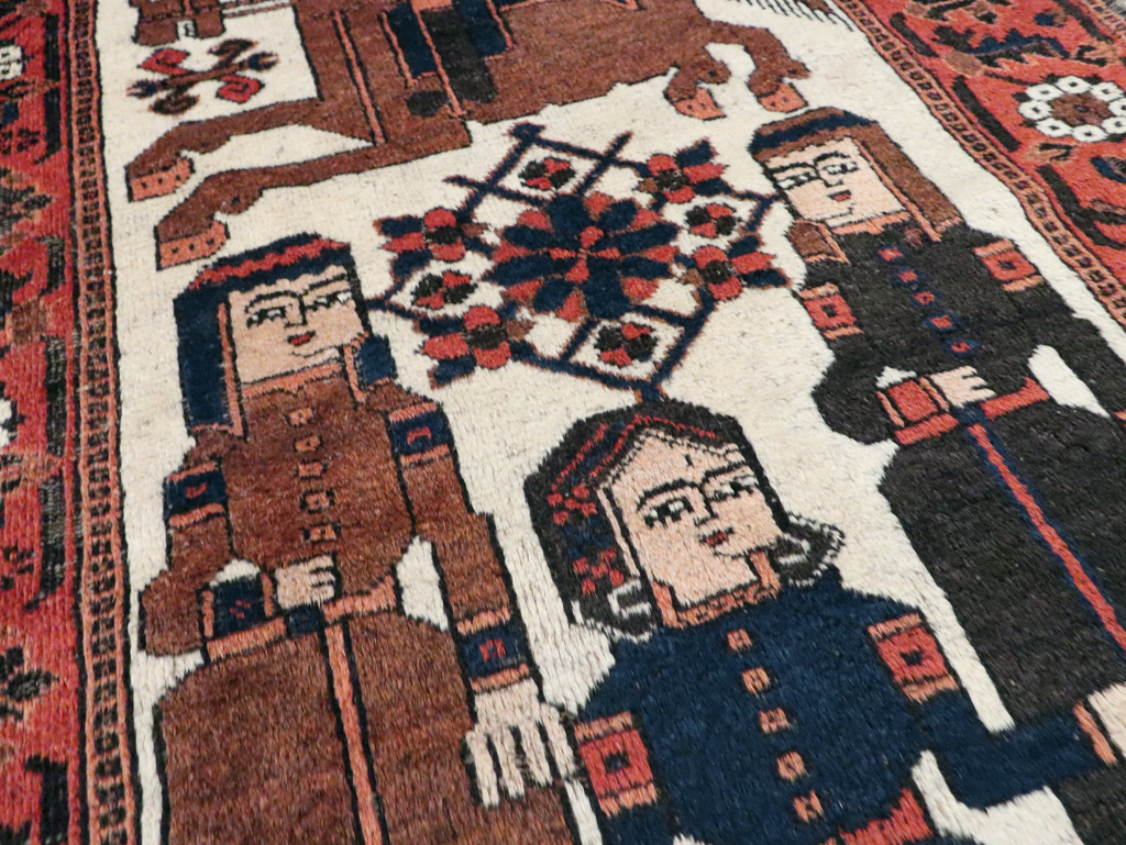 Vintage Pictorial Bakhtiari Rug, No.30427 - Gss