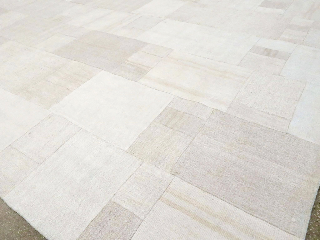 Contemporary Turkish Flatweave Kilim Room Size Carpet, No.30428 - Gss