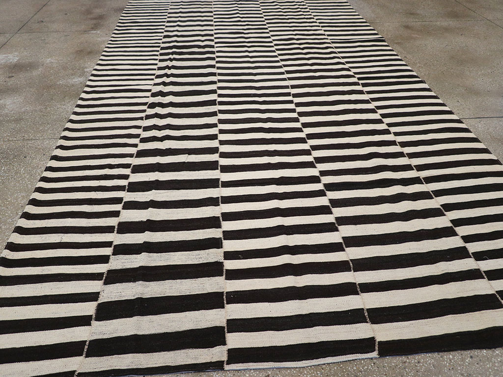 Modern Persian Flatweave Kilim Gallery Carpet, No.30455 - Gss