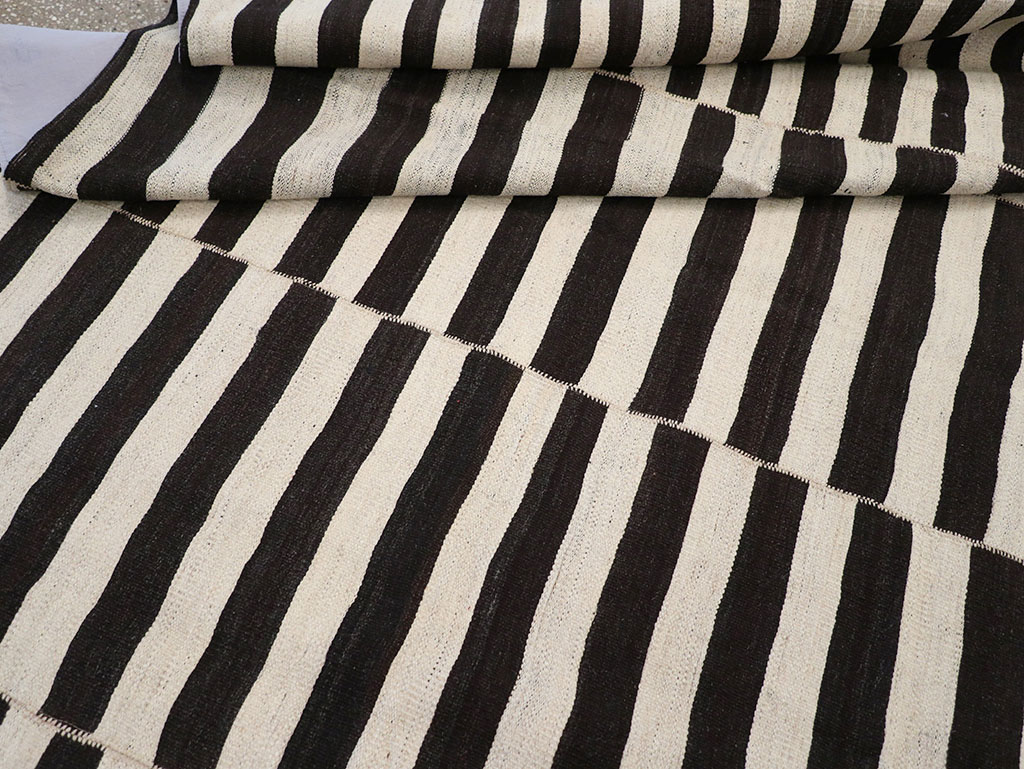 Modern Persian Flatweave Kilim Gallery Carpet, No.30455 - Gss