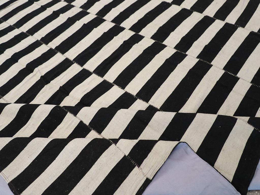 Modern Persian Flatweave Kilim Room Size Carpet, No.30457 - Gss